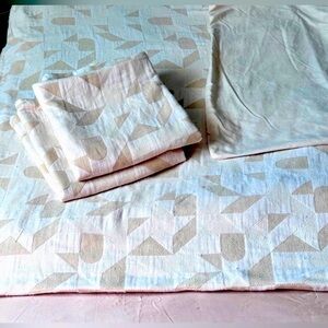 King size Duvet cover set with zipper closure color: white and Tan